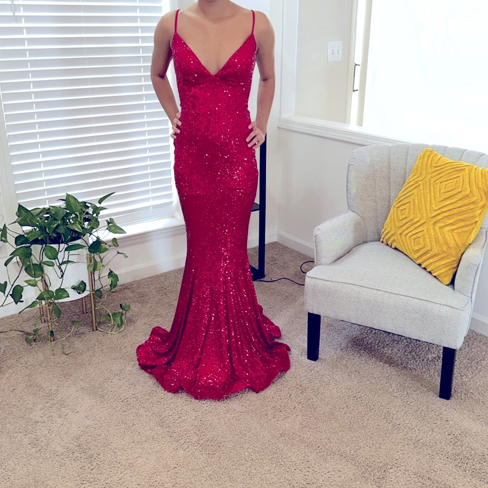 NWOT La Femme Red Sequin Trumpet Formal Dress